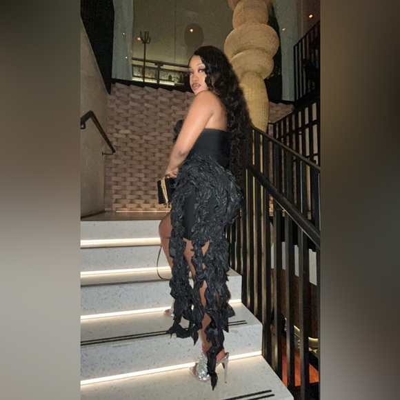 Black strapless don’t stop the party. - Picture 9 of 9